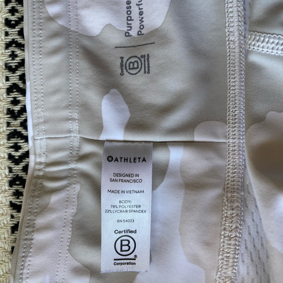 Athleta Light Camo Print 7/8 Leggings - Large - Picture 10 of 11